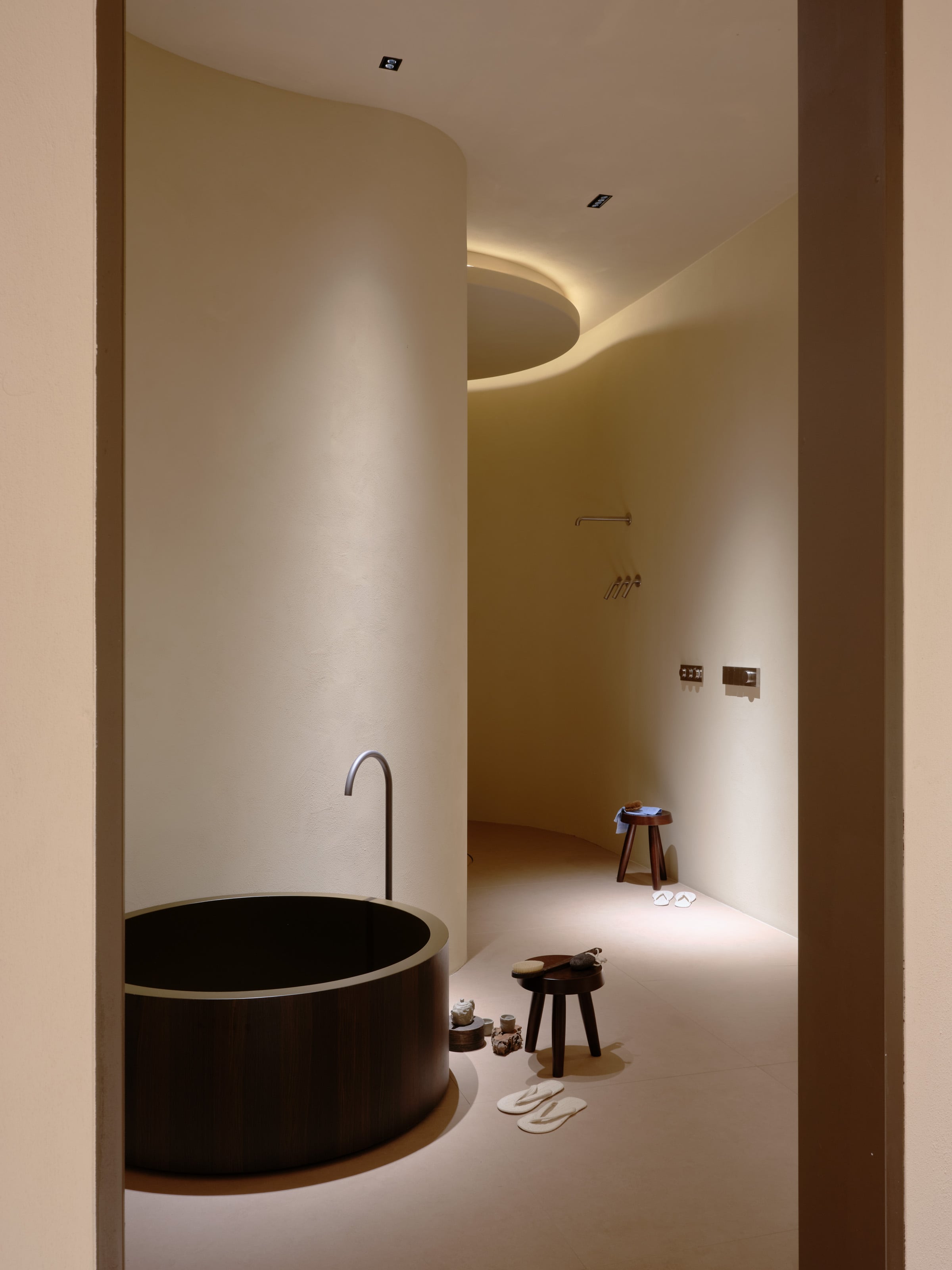 A curved hallway leading into a beautiful shower at the CRISTINA Salone del Mobile fair stand